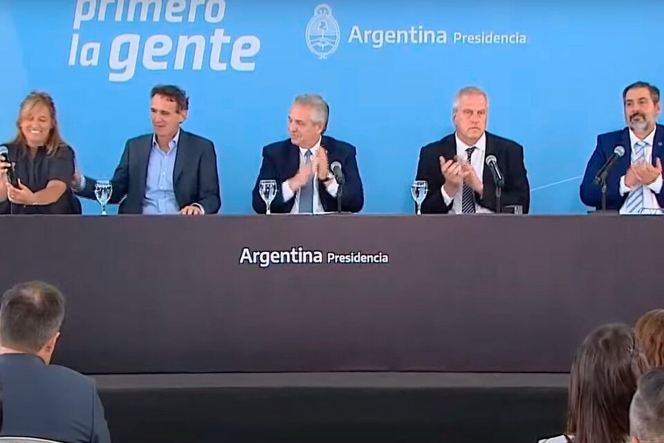 Alberto Fernández: “Estamos poniendo de pie y mejorando el sistema de salud”