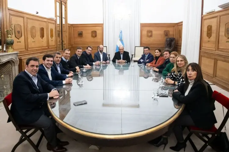 Un grupo de diputados radicales se reunió con el jefe de Gabinete