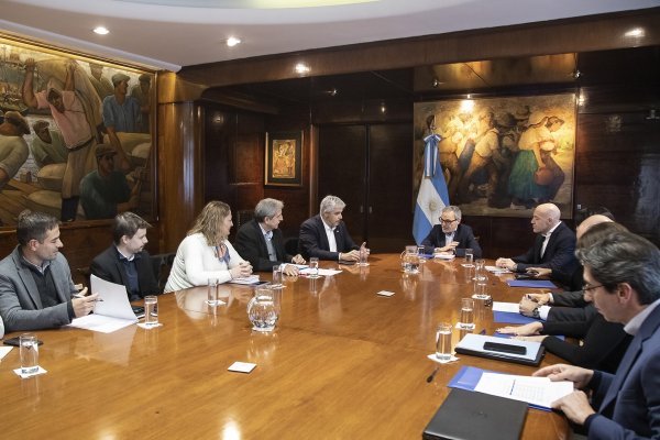 Reunión de ministros de Salud de la región Centro con Russo