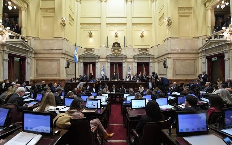 Marcha atrás de los senadores con el aumento de sus haberes