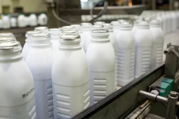 El consumo y la producción de leche registraron importante caída