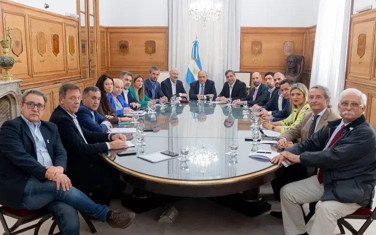 Diputados oficialistas y aliados mantuvieron una nueva reunión en Casa Rosada, esta vez con Francos