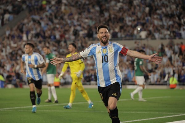 Con triplete de Messi, Argentina goleó 6-0 a Bolivia