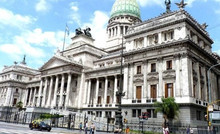 Acordaron aumentos para los empleados del Congreso