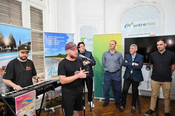 Valle María presentó la Fiesta del Sol y del Río en Paraná