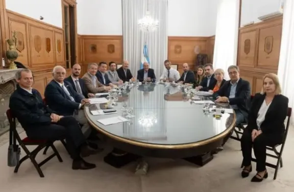 Encuentro clave con diputados en la Rosada para delinear extraordinarias