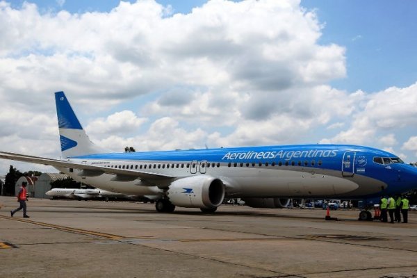 Gremios aeronáuticos advierten por un “nuevo conflicto” paritario en Aerolíneas Argentinas