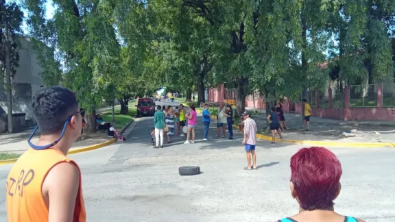 Vecinos de la zona oeste de Paraná reclaman por falta de agua potable