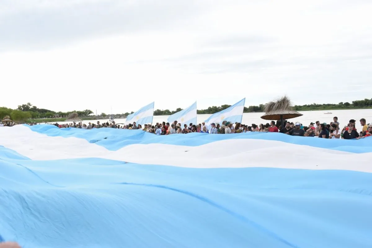 Paraná recibió la travesía “Remar Contracorriente”, en defensa de la soberanía del río