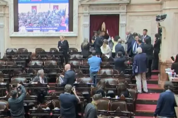 Proponen sancionar a diputados que no mantengan el decoro en el recinto