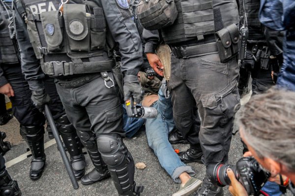 Gases y palos para los jubilados