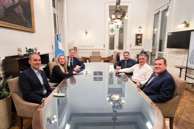 Nueva cumbre entre LLA y Pro de cara a un acuerdo electoral en la provincia