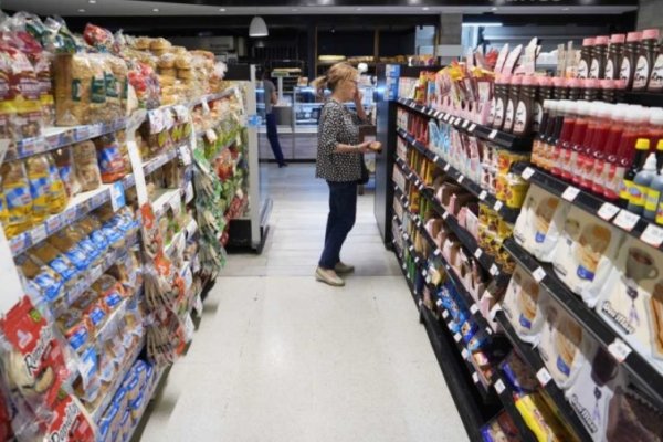 Crece endeudamiento en familias: recurren al crédito para comprar alimentos