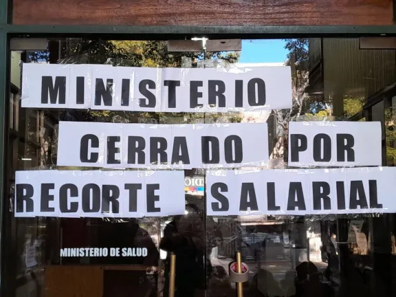 Trabajadores de Salud continúan la protesta contra los ajustes