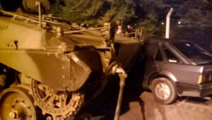 Un tanque en contramano
