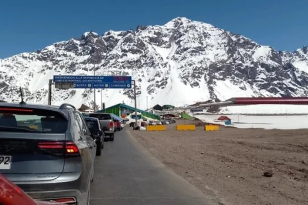 Cierran el paso Cristo Redentor por pronóstico de fuertes nevadas
