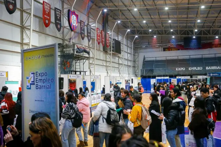 Más de 620 personas participaron de Expo Empleo Barrial en Boedo