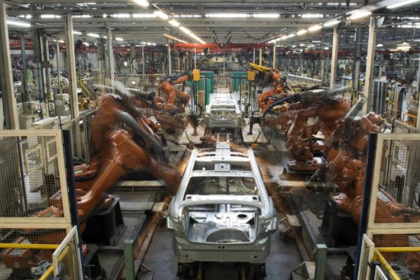 La producción automotriz pisó el freno en junio